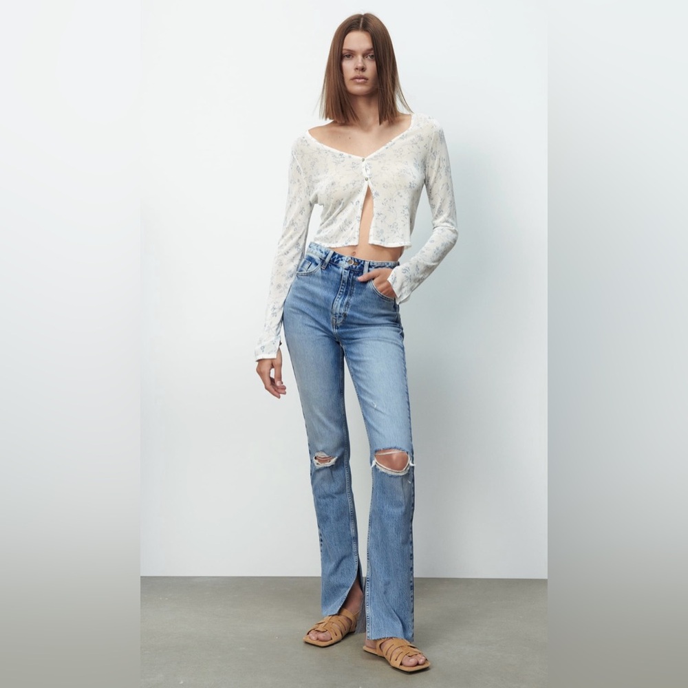 ZARA High Rise Flared Z1975 Jeans. Light Blue. Size 6.